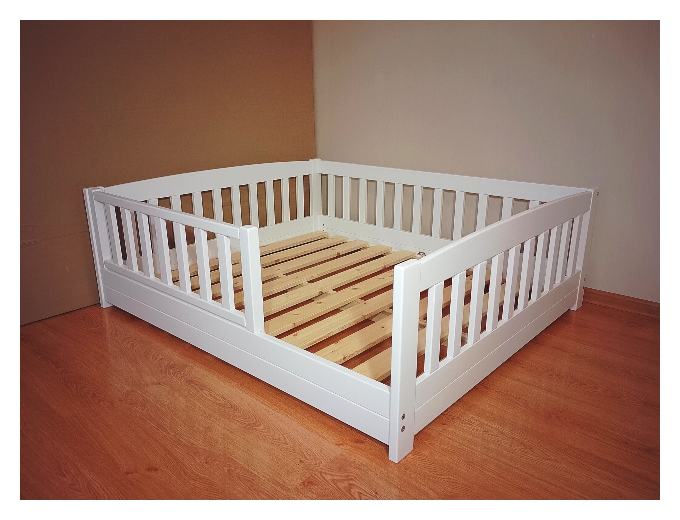 Lastevoodid eritellimusel ja erimõõdus näiteks madratsile 120x140 cm tugevast täispuidust ja garanteeritud tarnega voodid